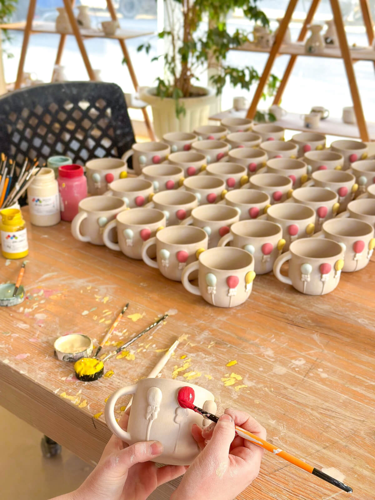 balonlu kupanın sıraltı ile boyanması el yapımı jalo ceramic seramik