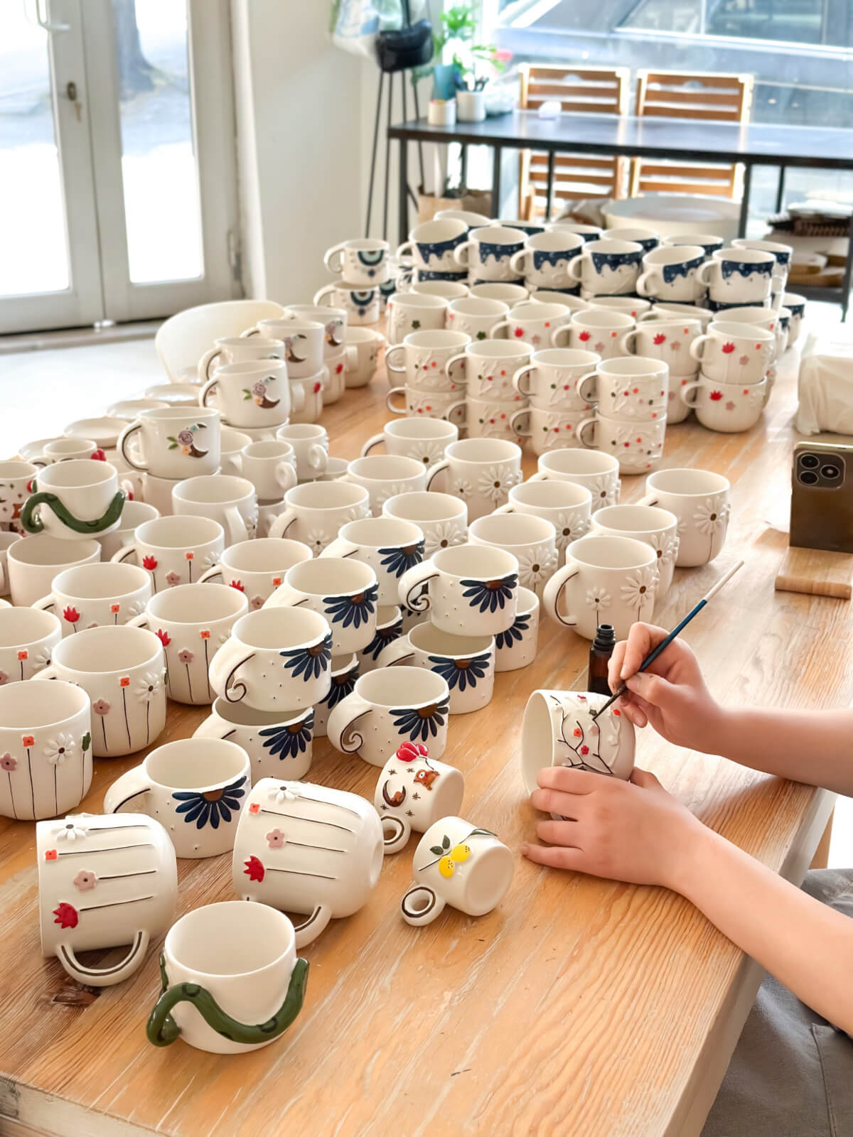 el yapımı seramiklere 24ayar altın dekor uygulanması el yapımı jalo ceramic seramik