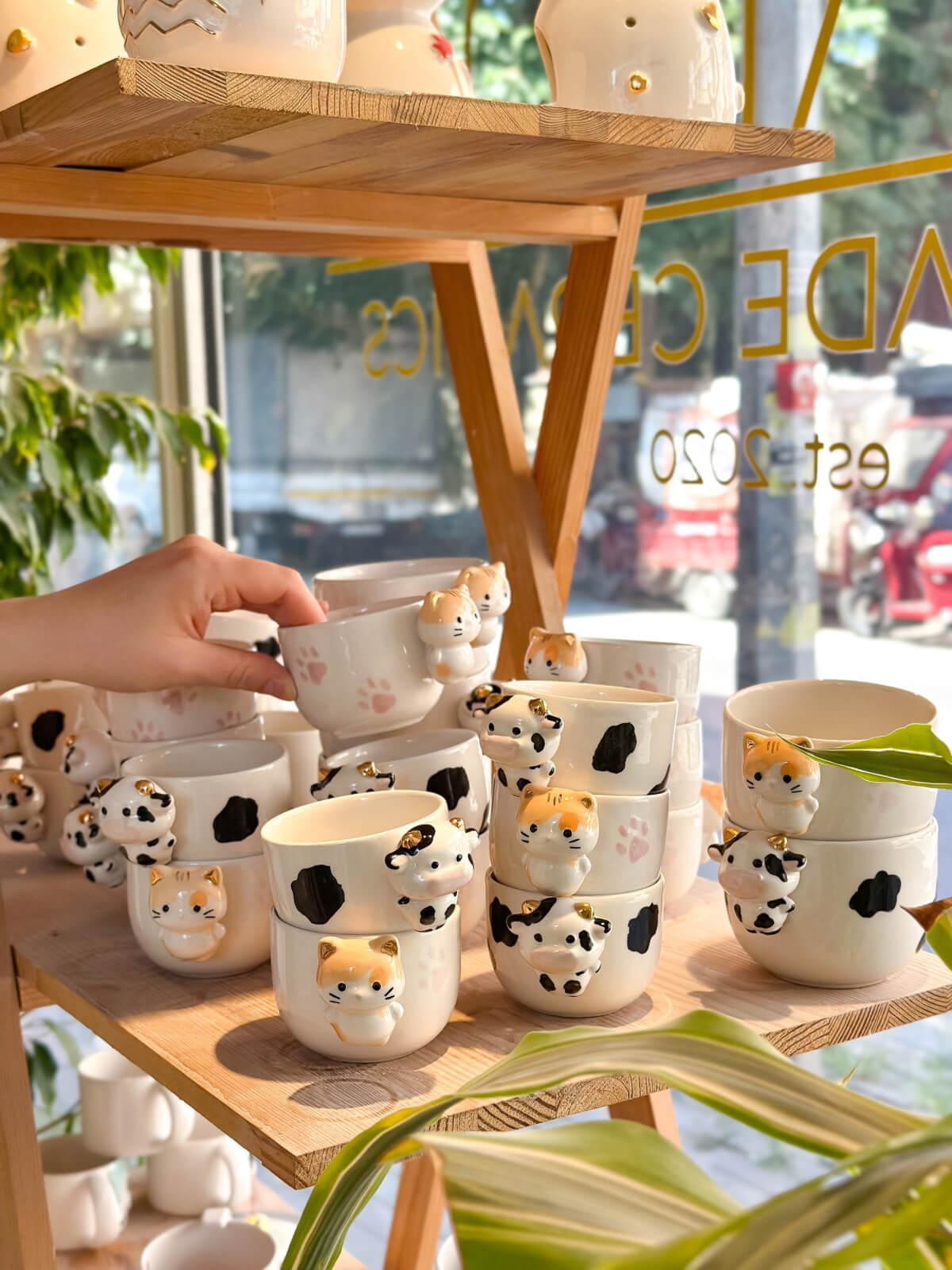 inekli kedi kupalar fincanlar atölyede rafta el yapımı jalo ceramics seramik