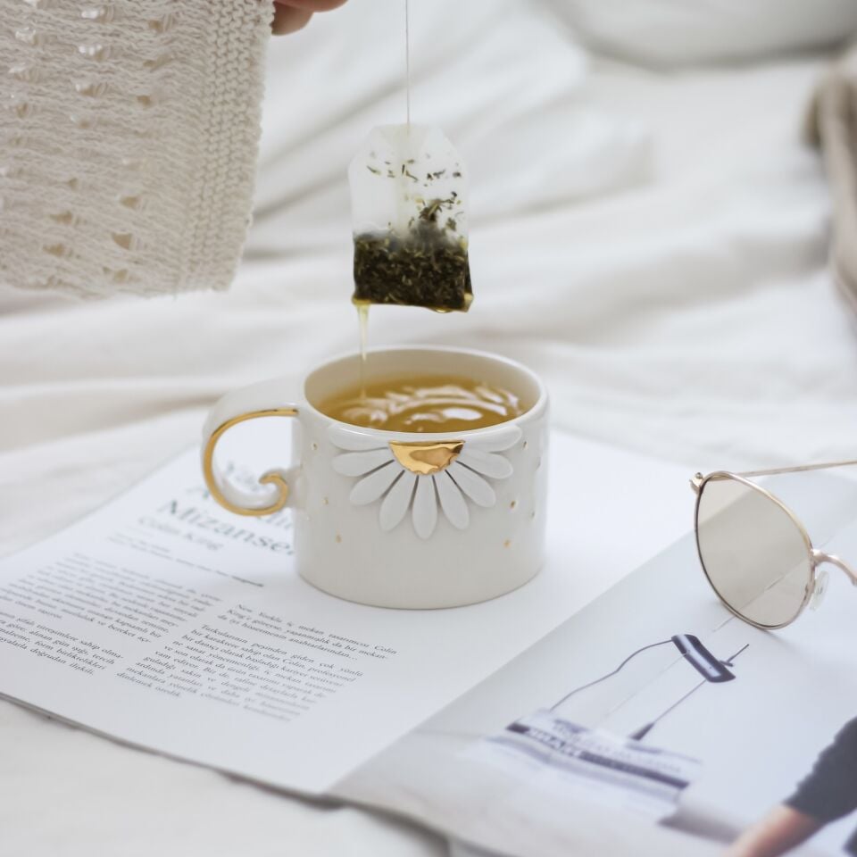 White Gerbera Mug, El Yapımı Çiçekli Kupa